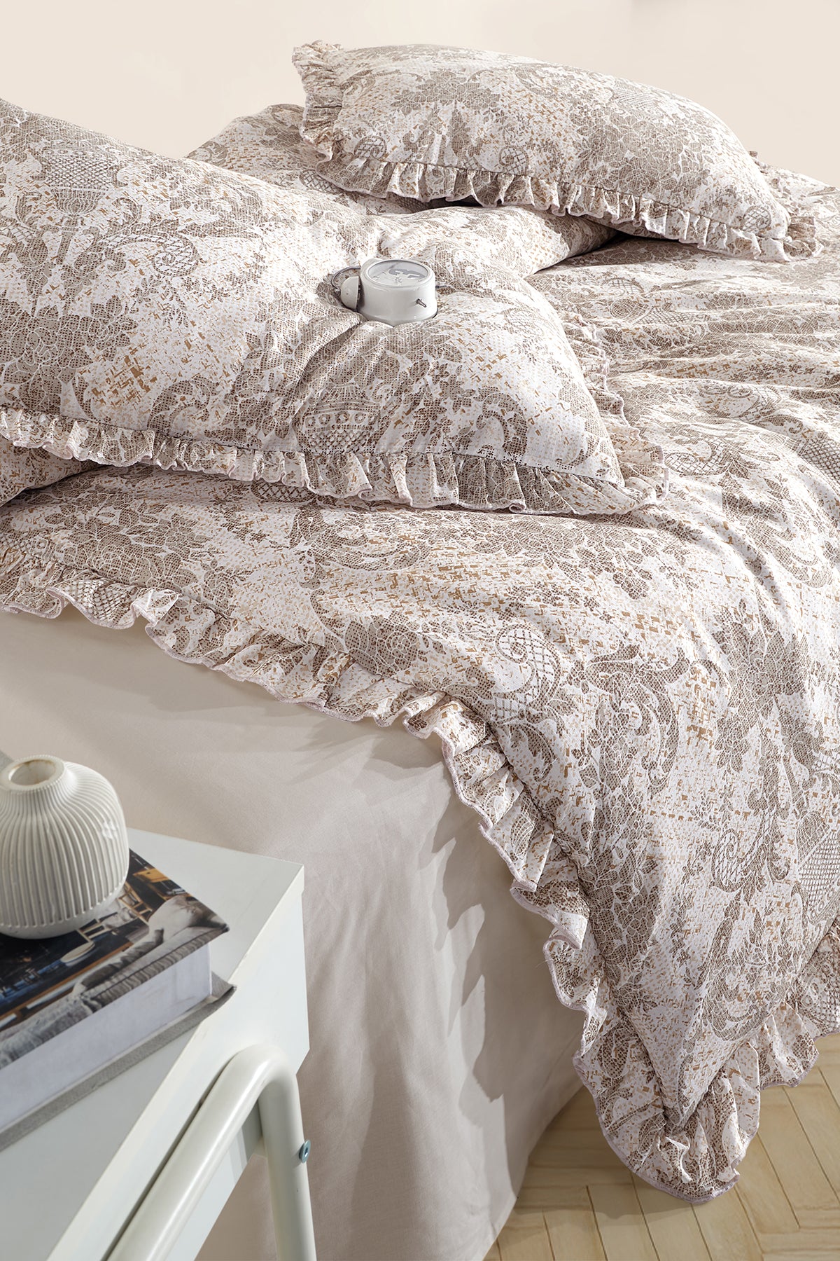 Çift Kişilik Lüx  Fırfırlı Nevresim Seti |  Nevresim Ve Yastık Kılıfı | Fırfırlı  Bej Desen