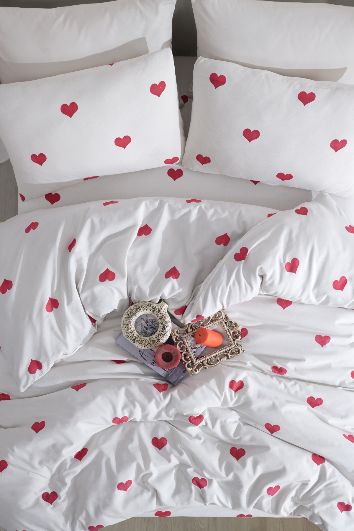 Lastikli Çarşaflı Kırmızı Kalpli Nevresim Takımı