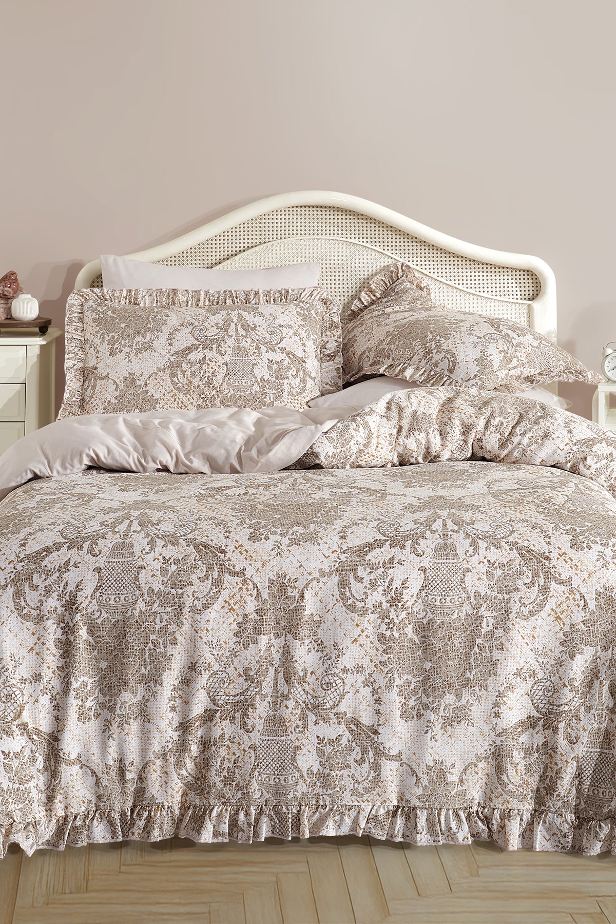 Çift Kişilik Lüx  Fırfırlı Nevresim Seti |  Nevresim Ve Yastık Kılıfı | Fırfırlı  Bej Desen